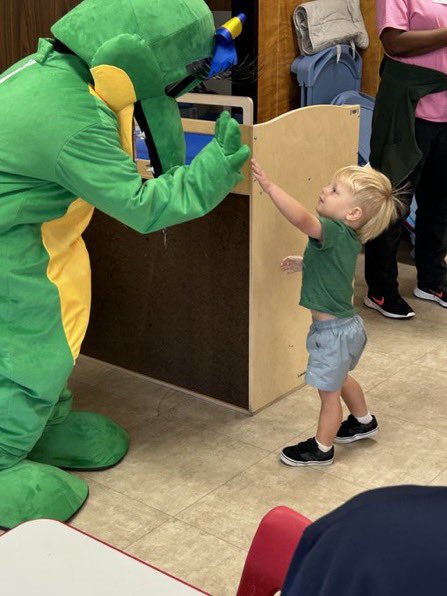 CFISDHeatherK's tweet image. Allie the Alligator stopped by to visit our little ones at Summer ELC today! 🐊💚 Smiles, hugs, and high fives made it a day to remember! #CFISDAllieGator #summerfun
@CFISDCOMMPROG @CyFairISD @Telge_ELC