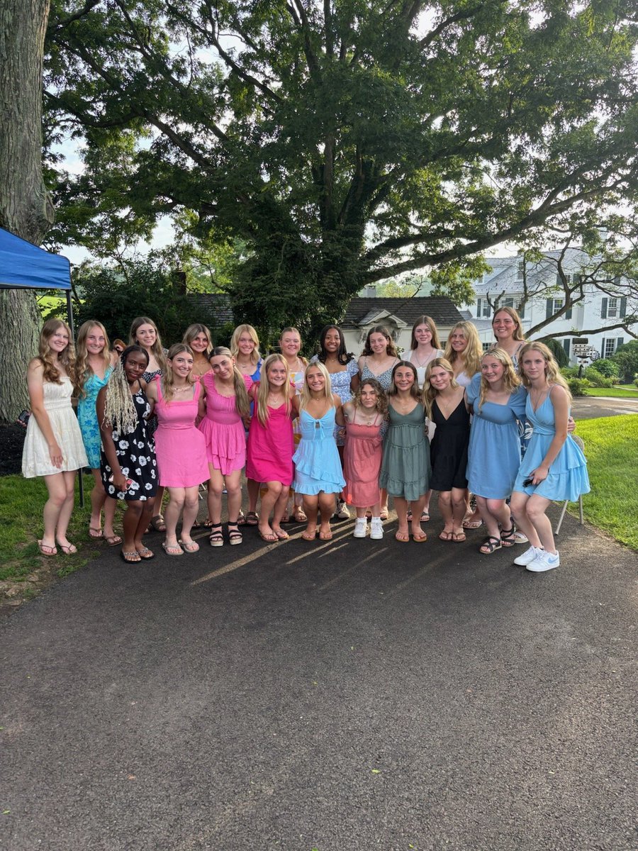 NPsoftball Team25 
What a great group of young Ladies at our season ending get together at Shet's farm. Awesome time with players, parents and coaches.  So proud of team25.