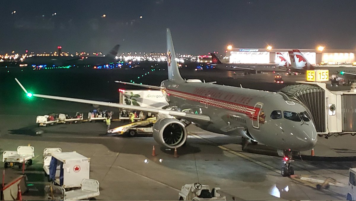 veryboeing's tweet photo. Back on line now is #BCS3 #A220 -300 #CGNBN seen here in CYYZ https://t.co/OGWO3RAKgv