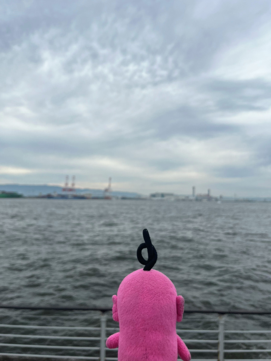 ちょっと海までお出かけだシε(*´ω｀*)3

海は広いシ
大きいシ！

#エビシー #海 #口ずさんでしまう
#ABC #ABCキャラクター
#ABCテレビ #ABCラジオ