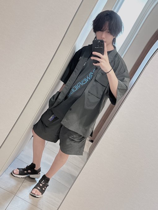 GU×デススト2コラボ、DRAWBRIDGESのセットアップ 