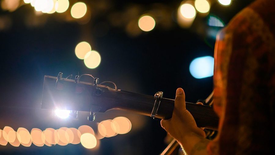 Summer rhythm 🎵 Relax and unwind to the sounds of live music every Saturday and Sunday this season at your favorite shopping and dining destination. americana-at-brand.visitlink.me/i8Xrnz