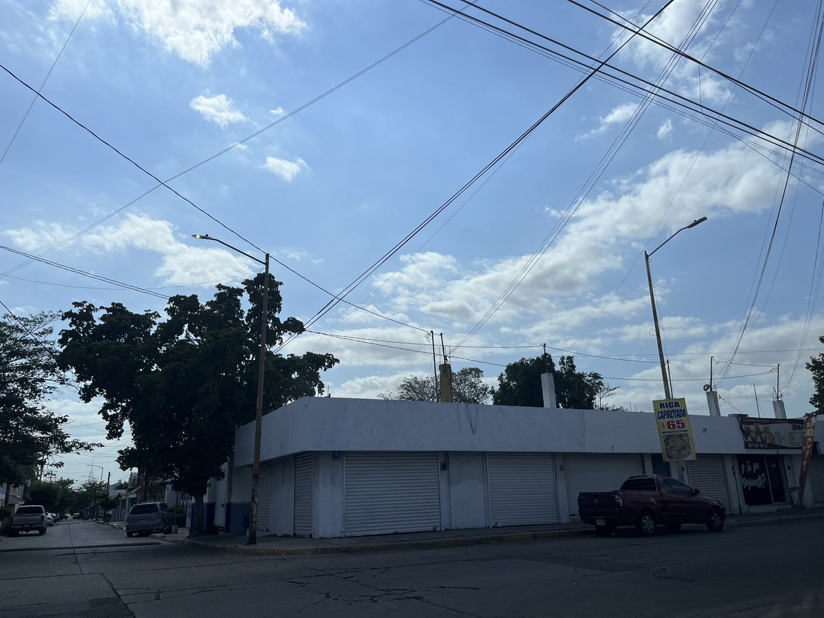 Aquiestuvocln's tweet photo. Aquí estuvo una farmacia. #culiacan #farmacon #comercio #tierrablanca #sinaloa #mexico https://t.co/mHPyWKSptW