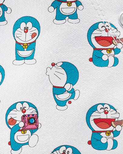 DealDoodle's tweet photo. Your favorite robotic cat meets an iconic silhouette! 👟💙 Don't miss the super cute Converse x Doraemon Chuck Taylor All Star. Grab your pair before they're gone! #Converse #Doraemon 
👉https://t.co/vEBJaoFRgA https://t.co/n66ZpIVVlA