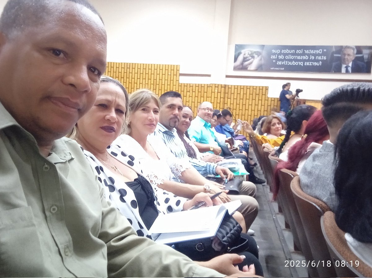 #EducacionHolguin
#HonorHolguinero