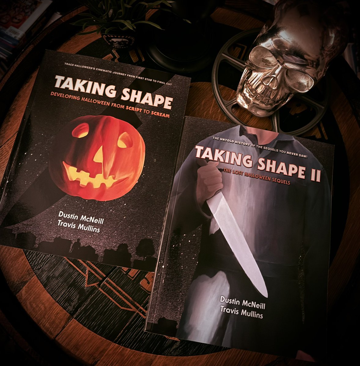 ElecticEnterta1's tweet image. Diving into these and it’s unreal how much information Dustin McNeill and Travis Mullins with @harkerpress were able to pack into these books. 
I love how they break it up and go film by film. If you’re a Halloween fan these are a must!