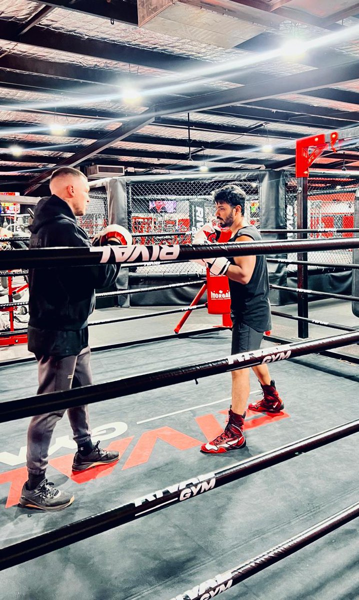 meenakshisundaram (@meenakshinews) on Twitter photo Actor <a href="/MahatOfficial/">Mahat Raghavendra</a> intense boxing training with Australian champion #KoenMazoudier 🔥
@Sureshchandraa @Abdulnassaroffl @donechannel1 Actor <a href="/MahatOfficial/">Mahat Raghavendra</a> intense boxing training with Australian champion #KoenMazoudier 🔥
@Sureshchandraa @Abdulnassaroffl @donechannel1