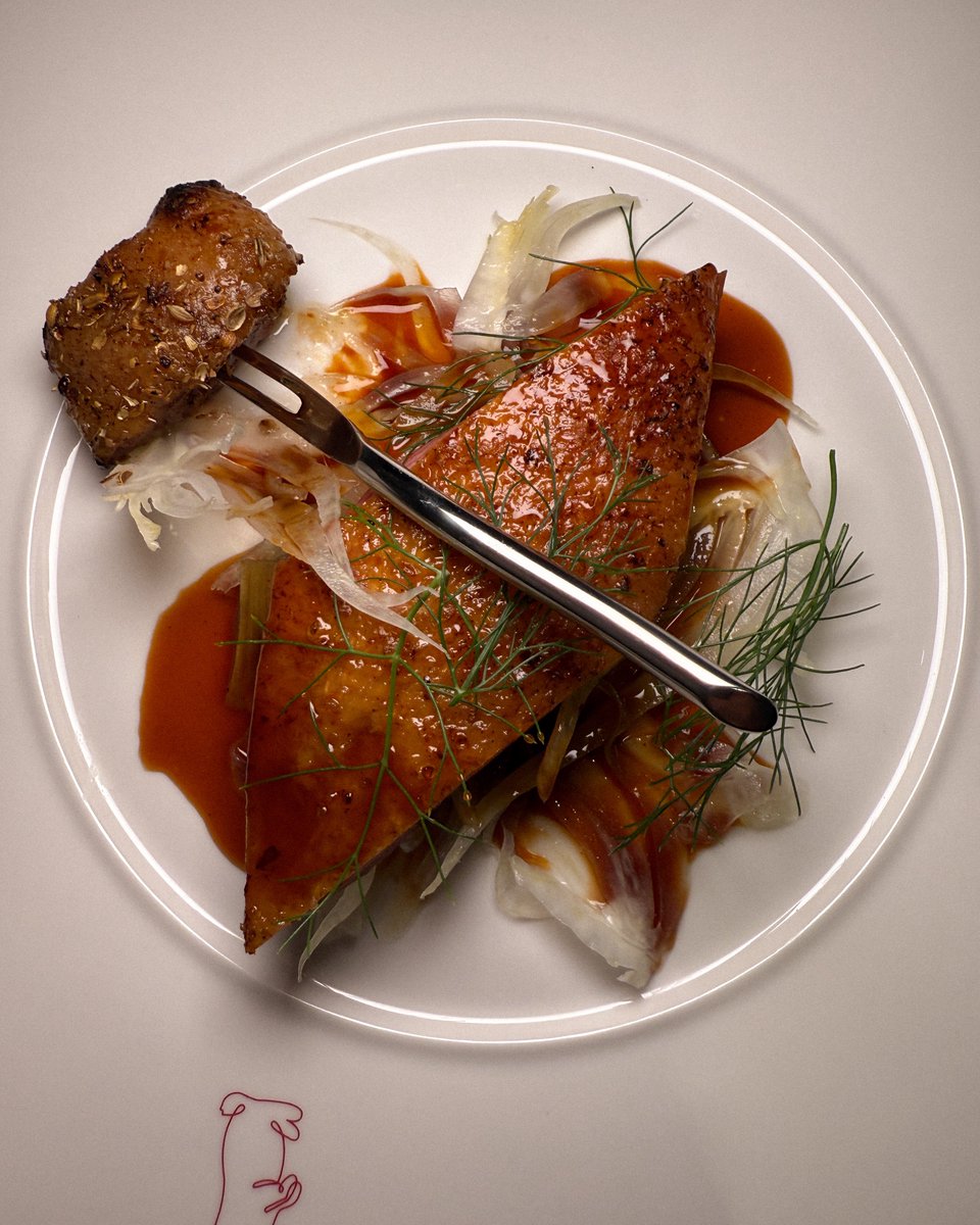 bjauntanywhere's tweet image. Lord’s Jim 🍽️🥂 : ห้องอาหารในตำนานของโรงแรม Mandarin Oriental Bangkok ที่กลับมาเปิดใหม่ แน่นอนว่าไม่ธรรมดาแน่ๆ เพราะรอบนี้ยังได้เชฟอเล็กซ์ ดิลลิ่ง (เชฟมิชลิน 2 ดาว) มารังสรรค์เมนูให้เราได้ตื่นตา บรรยากาศและการตกแต่งก็สวยสมเป็น mo_bangkok วิวแม่น้ำเจ้าพระยาสุดอลัง…