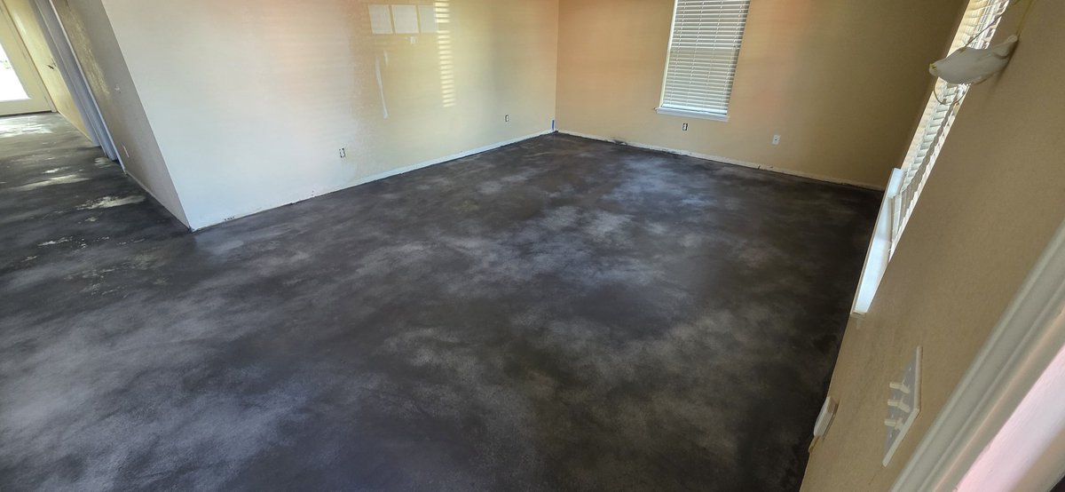 Overlay finished in medium to dark grey!!!
limitlessconcretedesigns.com #stainedconcretefloors #polishedconcrete #epoxygaragefloor