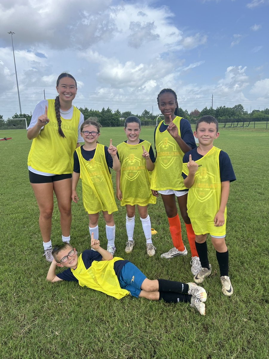 Day 3️⃣ of Camp featuring WACKY HAIR!

Campers of the Day: Gabby Londono and Zejd Sijercic

Wackiest Hair: Layton Revielle and Hendley Gladney

3v3 Tournament Champs: The Gold Team 

#BridgelandBest