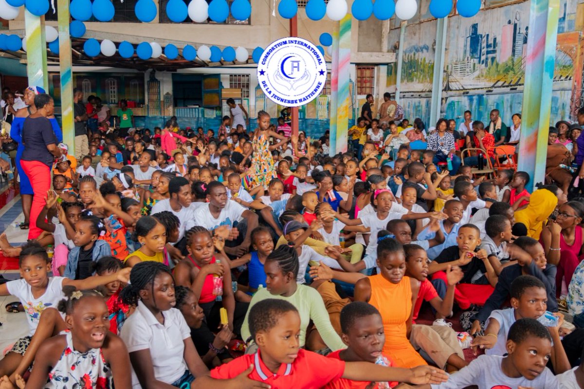 CIJHA_Jeunesse's tweet photo. Ce mercredi 18 juin 2025, le CIJHA a organisé une journée de sensibilisation contre la traite des enfants en présence de plus d'un millier d'enfants et leurs parents. Une initiative engagée pour rappeler que chaque enfant a le droit de jouir leurs droits fondamentaux.

CIJHA💙🤍 https://t.co/rJXJ1rCiea