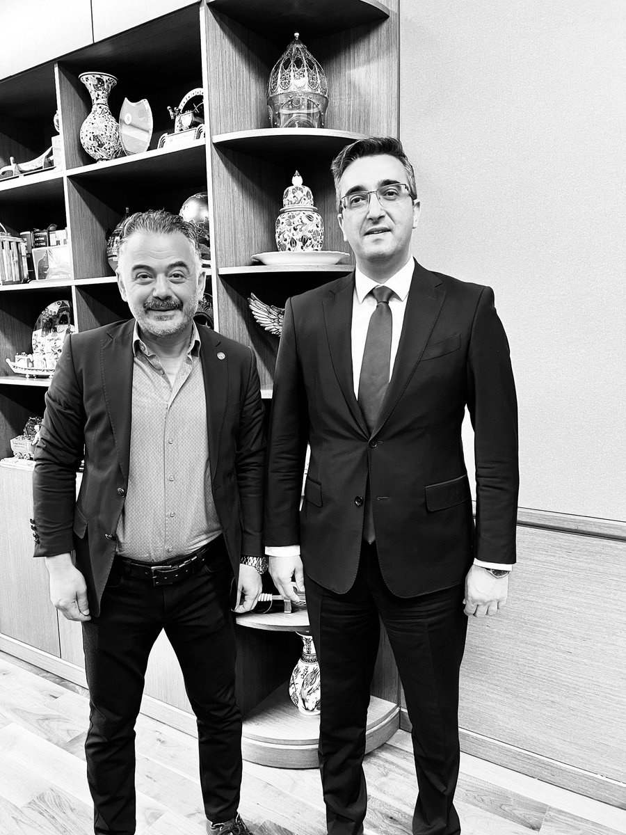 Geçmiş dönem,Adalet Bakan Yardımcımız,Yargıtay Üyemiz değerli Ağabeyim Sayın Yakup MOĞUL Bey'i makamında ziyaret ettim.
İlgisi ve alakası için teşekkür ederim.