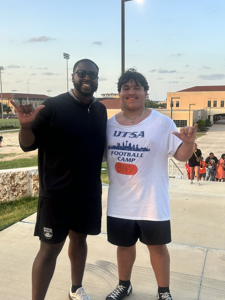 JaysoncontDL's tweet image. Had an amazing time at the @UTSAFTBL camp today. Thank you to @CoachSiddiq and @CoachNelly_97 for working with me. I appreciate @CoachNelly_97 for the conversation post camp. Had a blast 
#BirdsUp #classof2028 
@coachesalas @Coach_Inco @CoachMikeDarr