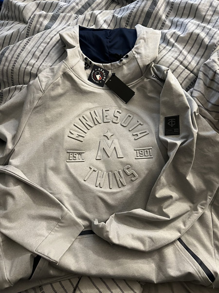 Ordered Monday, came today…can’t wait to wear this <a href="/unrlco/">UNRL</a> 🔥🔥⚾️⚾️