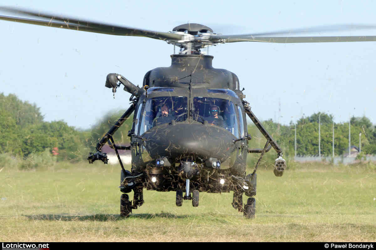 PBondaryk's tweet photo. #AW149 @25BKPow w świeżym kamuflażu trawiastym. #EPPL https://t.co/u6h0WoWpSc