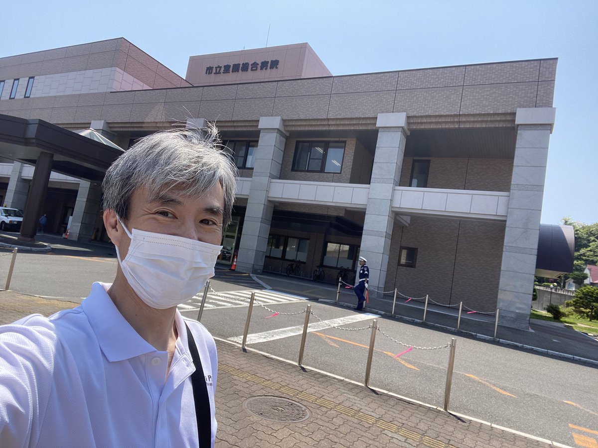 先週の今頃確か手術中だった！
そして本日退院しましたー😆
看護師さん言ってたけど1週間も経たずに退院は居ないそうで
事実上最速退院です✌️
術後一日目から1000m歩いて
医者と看護師さんびっくりしてましたからね
しばらく傷口は痛いが時間と共に痛み消えるでしょう
とりあえず家帰りたい😁