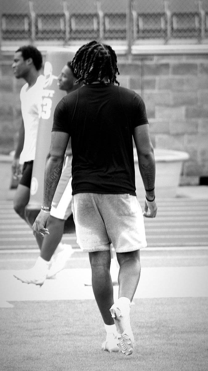 Jaheim Johnson (Jah) 6’6 250 tweet media