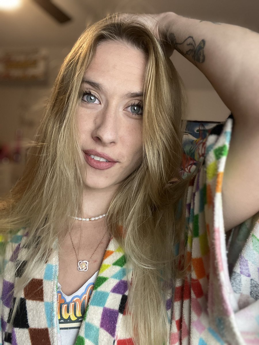 EvaDarlingPPP's tweet photo. I’m live yall cum hang out! Links in bio https://t.co/Q78knF7R5C
