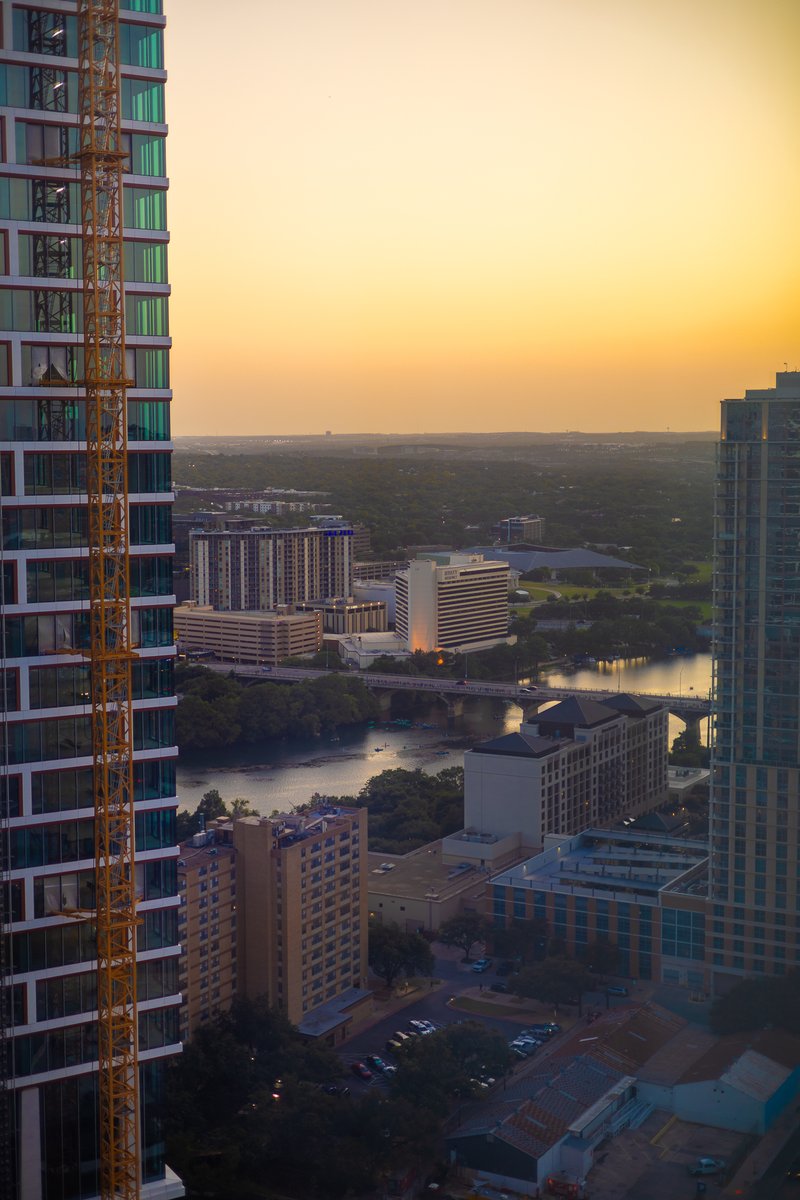 made it to ATX for the major 🤓

been watching since 2016 and this is my first time attending a T1 event in CS.