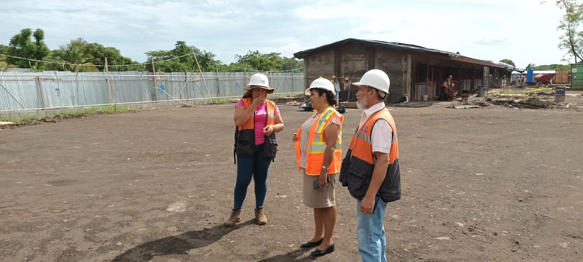 Avances que Transforman la Educación Autoridades Supervisan Obra de Restructuración en Instituto Rubén Darío de nuestro municipio de Posoltega
🔹 Delegación presente:
Delegada Municipal,Directora,Secretario Político,Ingenieros responsables de la obra.
👷‍♂️🏗️
#Nicaragua