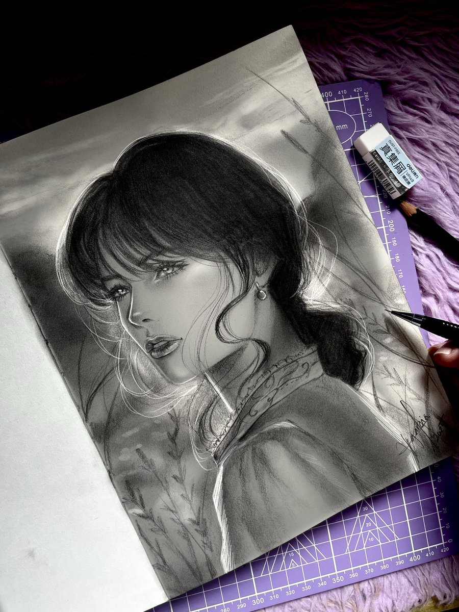 ❤️Her Love is a gift, the right One Will see her Light . ✨

#sketch #pencil #artstyle #art #sketchbook #draw #drawing