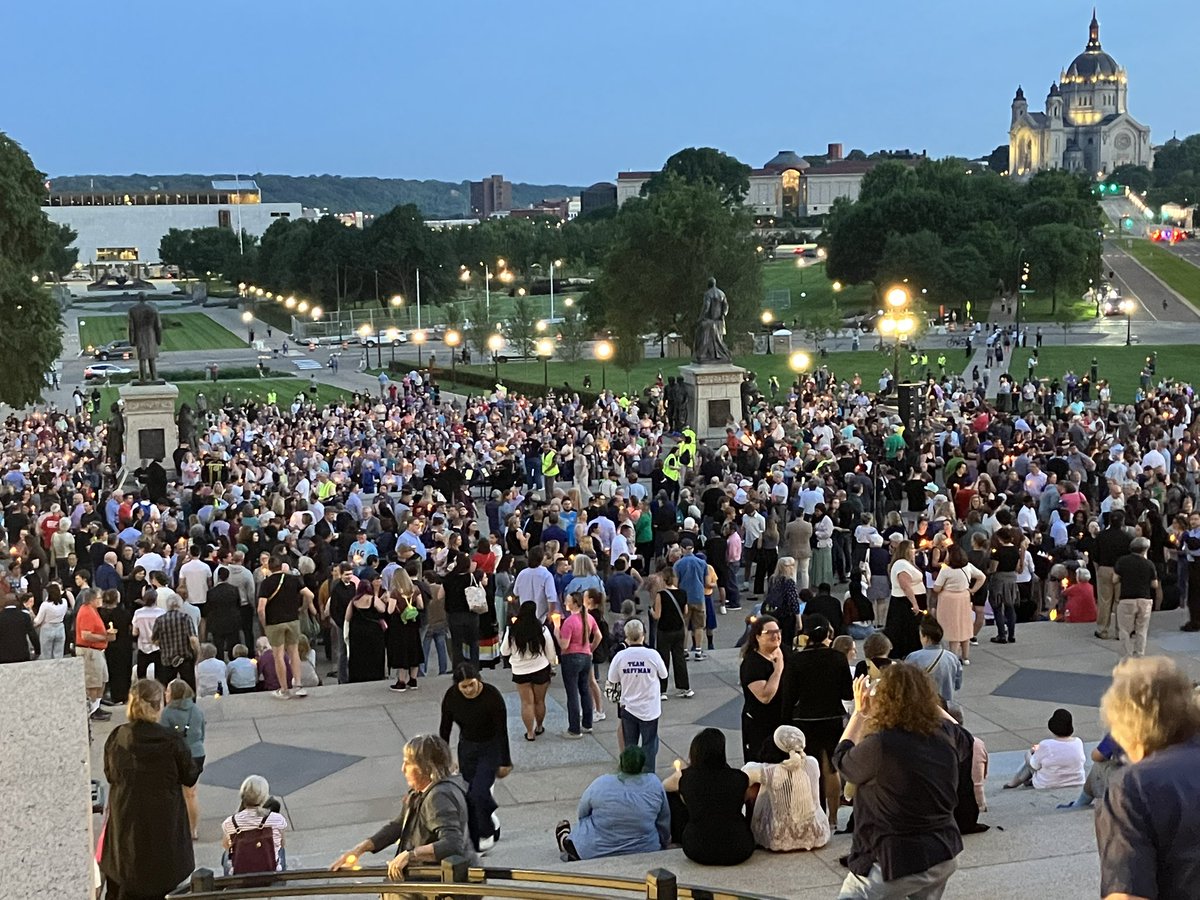 BenryNews's tweet image. Huge show of support for MN House Speaker Emerita Melissa Hortman days after she and her husband were killed in a politically motivated shooting. 

#LIVE report on #Nightcast ahead on @KSTP