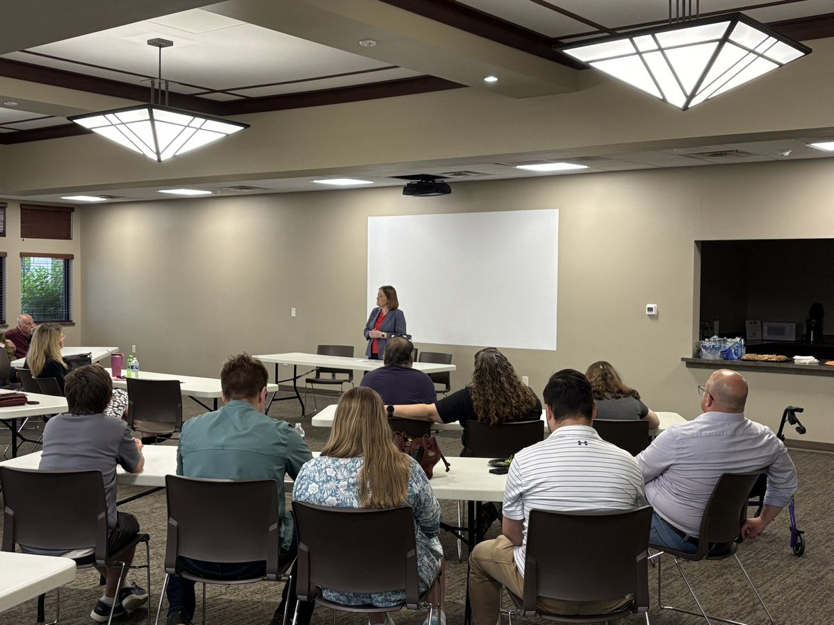 BrennaBird's tweet image. I enjoyed connecting with the South Metro Conservatives in Norwalk this evening! It was great seeing State Representative Brooke Boden and former State Representative Garrett Gobble