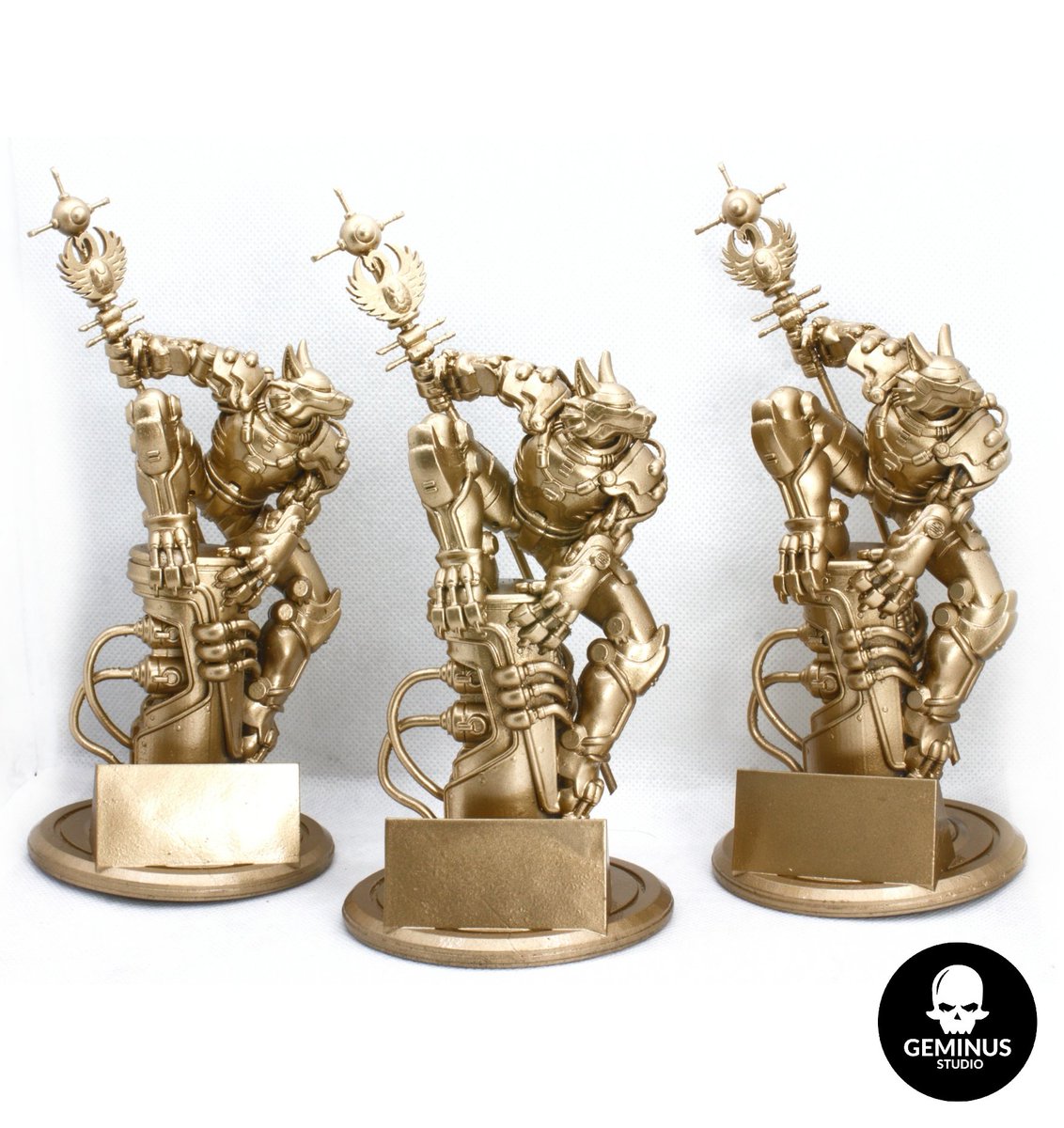 GeminusStudio's tweet photo. Trofeos que modelamos e imprimimos para la @FicomicsB86074 del año pasado, diseño de personaje de @RACRUFI 

#ficomics #ficomicsbuap #3d #3dprint #blender3d #3dcharacter #resin3d https://t.co/iVSIW1pifh
