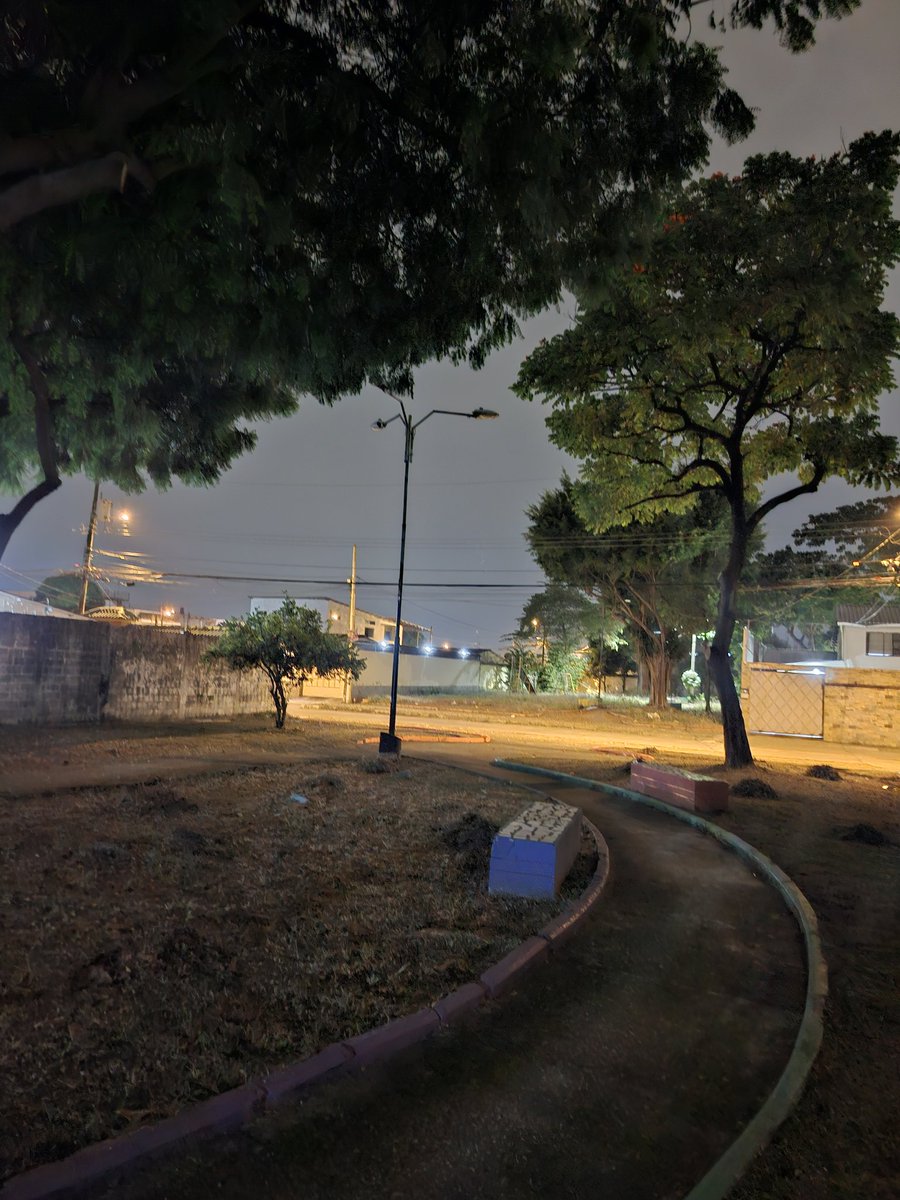 JCBritoC's tweet photo. @servicioscnelep @CNEL_EP @alcaldiagye @181Responde parque a oscuras en Samanes 6 Mz. 957, varios meses sin alumbrado. https://t.co/TPPePAg9Y8
