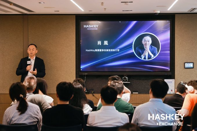 🇻🇳 Tiến sĩ Xiao Feng, Chủ tịch kiêm Tổng giám đốc điều hành của <a href="/HashKeyGroup/">HashKey Group</a>, đã đưa ra câu trả lời trong bài phát biểu khai mạc tại <a href="/HashKeyExchange/">HashKey Exchange</a> New Vision Salon:
“Bản sao kỹ thuật số là cải tiến lớn nhất trong sổ cái phân tán, trong đó stablecoin và mã