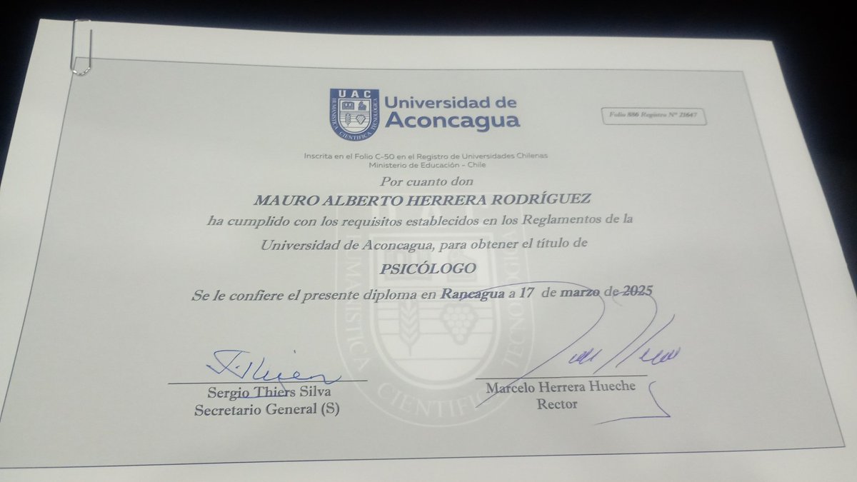 Luego de 5 sufridos años, contra todo pronóstico y muchos giros en la vida.

Se logró, finalmente se logró terminar con este proceso y lograr recibir el tan ansiado "Diploma"

Gracias a quienes me acompañaron y a quienes fueron colegas por el otro lado, les comparto mi felicidad.