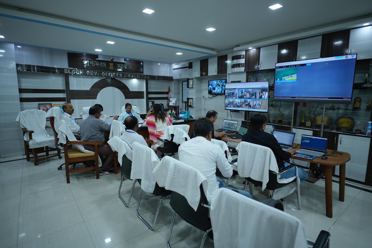 CEOWestBengal's tweet image. Glimpse of the AC Level Control Room at Kaliganj BDO Office of Nadia District for #ByeElection  at 80 -Kaliganj AC under Nadia district West Bengal.
#ByeElection2025 #ControlRoom 
@ECISVEEP
@SpokespersonECI
@deonadiawb
