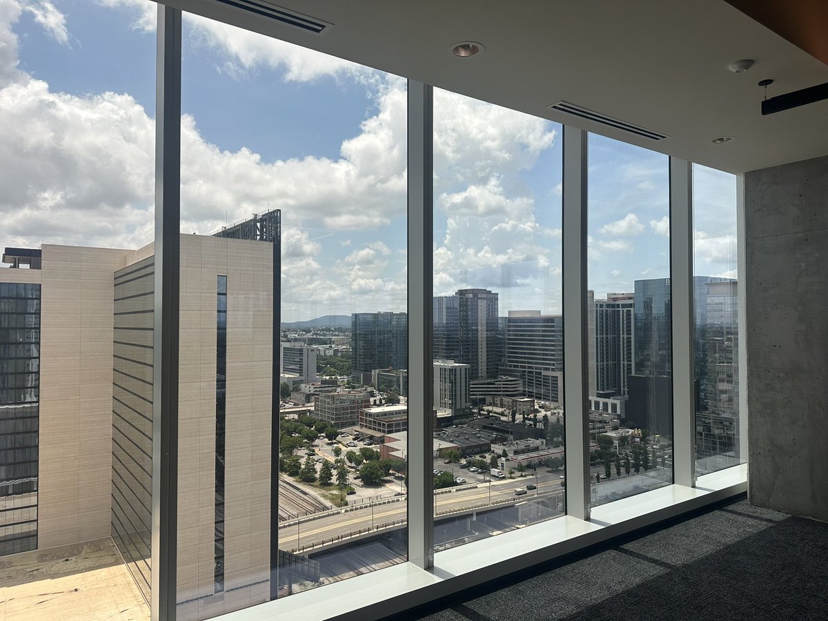 bgjazzhands's tweet photo. Bruton has a nice view from his desk #employed https://t.co/FOSwC9Dg6S