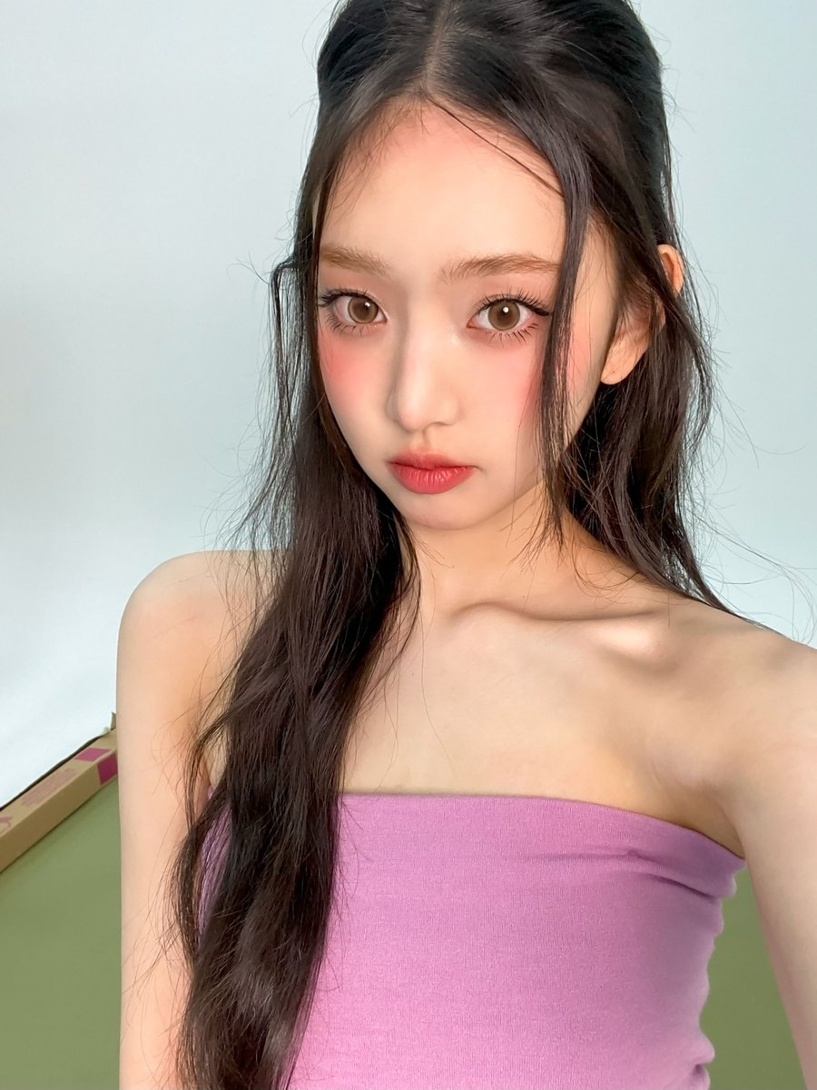 with 델보💐💕 
 
#KiiiKiii #키키 #LEESOL #이솔