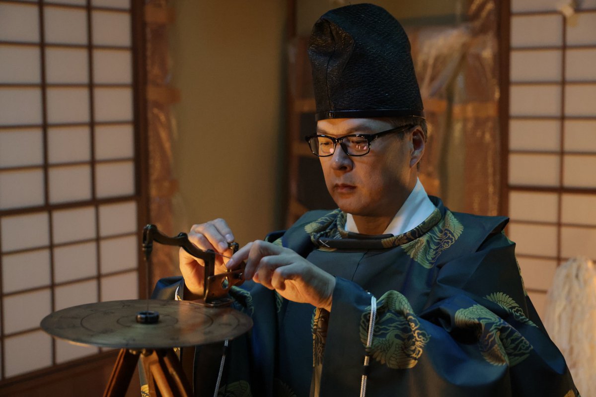 呪禁師（じゅごんし）とは？】 奈良時代まで実際にあった役職。 呪術を用いて病気治療や災いを予防し、鬼や邪気をはらう役目を担った。  平安時代以降、呪禁師の制度は廃止され、姿を消した。 神田（#田中哲司）は密かに技を継承してきた最後の呪禁師であり、人形供養を ...