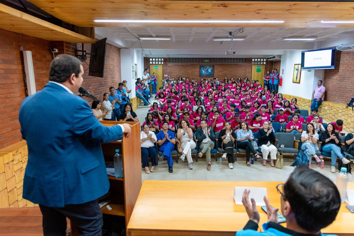 Leoorlandoa's tweet photo. Un honor compartir con los 160 jóvenes que forman parte del proyecto que ejecutamos junto a Aldeas SOS para el desarrollo de sus habilidades, competencias para empleo, profesionalización y emprendimiento. 

Este es el inicio de un trayecto que lo realizaremos con mucho compromiso. Los beneficiarios son de las parroquias Andrés de Vera, San Pablo y Picoazá. 

Estamos contribuyendo con el desarrollo de nuestros chicos y chicas.