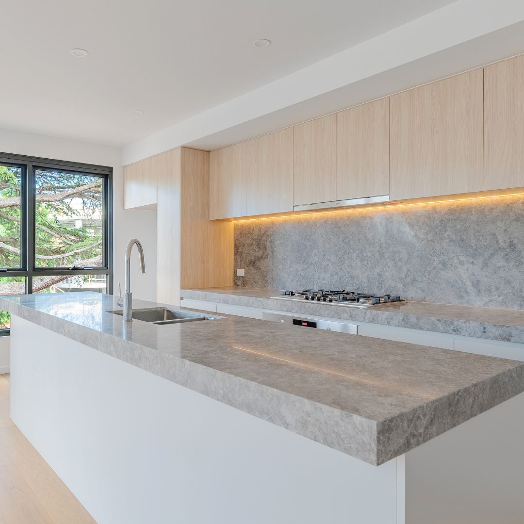 #TBT to the stylish kitchens at Burke Hill Glen Iris 🍳✨ where form met function in every detail. 1 and 3-beds are sold out and only a limited number of 2-bed apartments remain. Move-in ready. Book your viewing now. Call 1800 267 687. 🏡