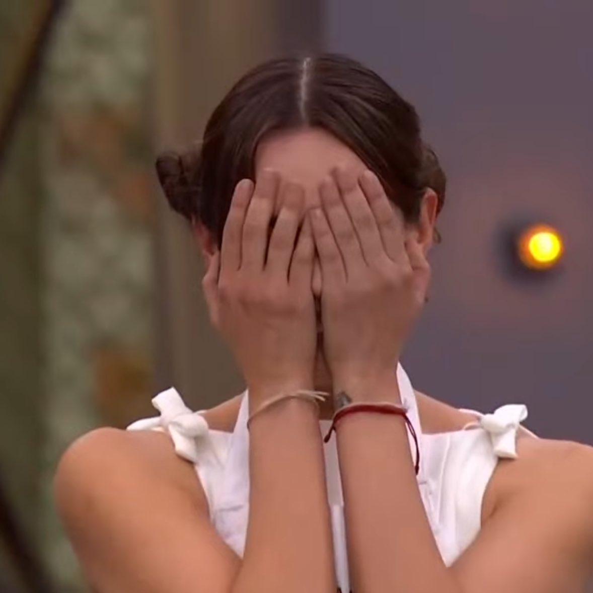 petschvxns's tweet photo. Alejandra se ganó el primer Pin y el primer cachete de Raush, linda 🫶🏻

#MasterChefCelebrityColombia 
#MasterChefCelebrity https://t.co/pz3QpCCFte