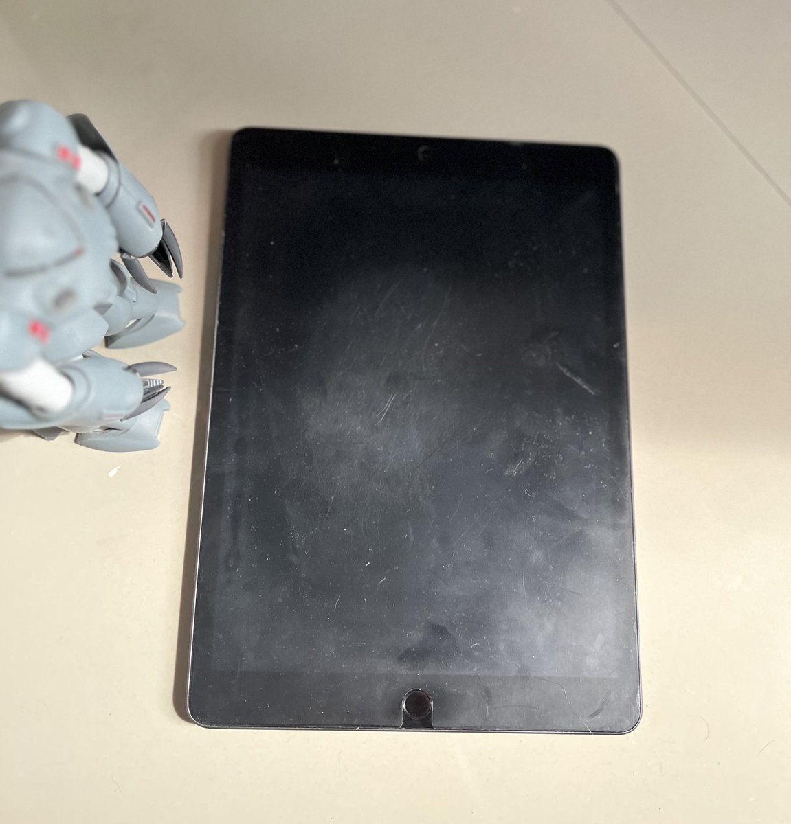 PrimateNemesis's tweet image. RIP my old iPad, bought it with the money I got from a job back in my college days. The paperlike screen is full of scratches from years drawing 🫡