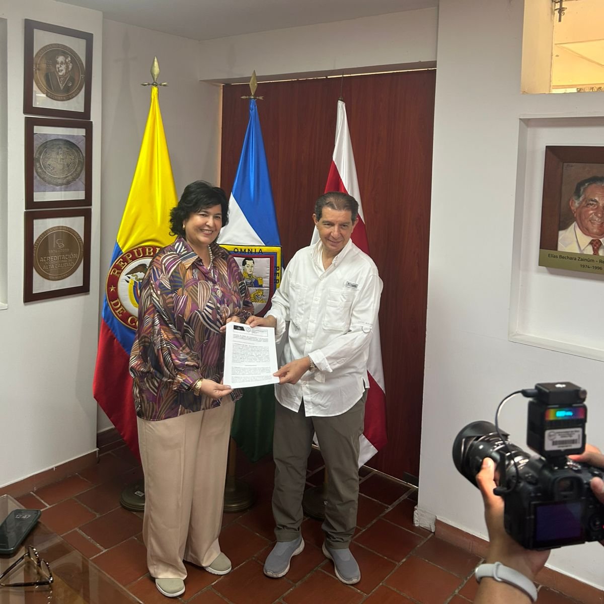 jflafaurie's tweet photo. #OrgullosamenteGanaderos 

👏🏼 https://t.co/mjFSYBcrS4

Universidad del Sinú y #FEDEGÁN firman convenio marco, una iniciativa estratégica para impulsar el desarrollo agropecuario y ganadero en la región.

@Fedegan 
@UnisinuOficial https://t.co/8FY8xfu1U2