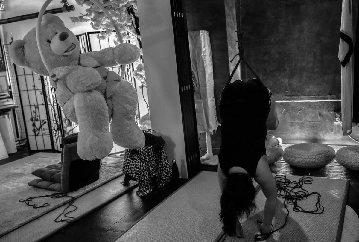 osiri tsuri w teddy bear 🧸 

model <a href="/bearsogom/">소곰</a>
shibari  <a href="/thinkso_play/">thinkso_ 의자본디지 week</a>
photo <a href="/109_Baeck/">백구</a>
Place <a href="/sanseilounge/">산세이라운지_스튜디오형 Bar</a> Sansei Lounge
at Kellography n Shibari week 
묶.을.담 
모델님이 붙여주신 이름
"빨래널이를 보는 곰돌이"