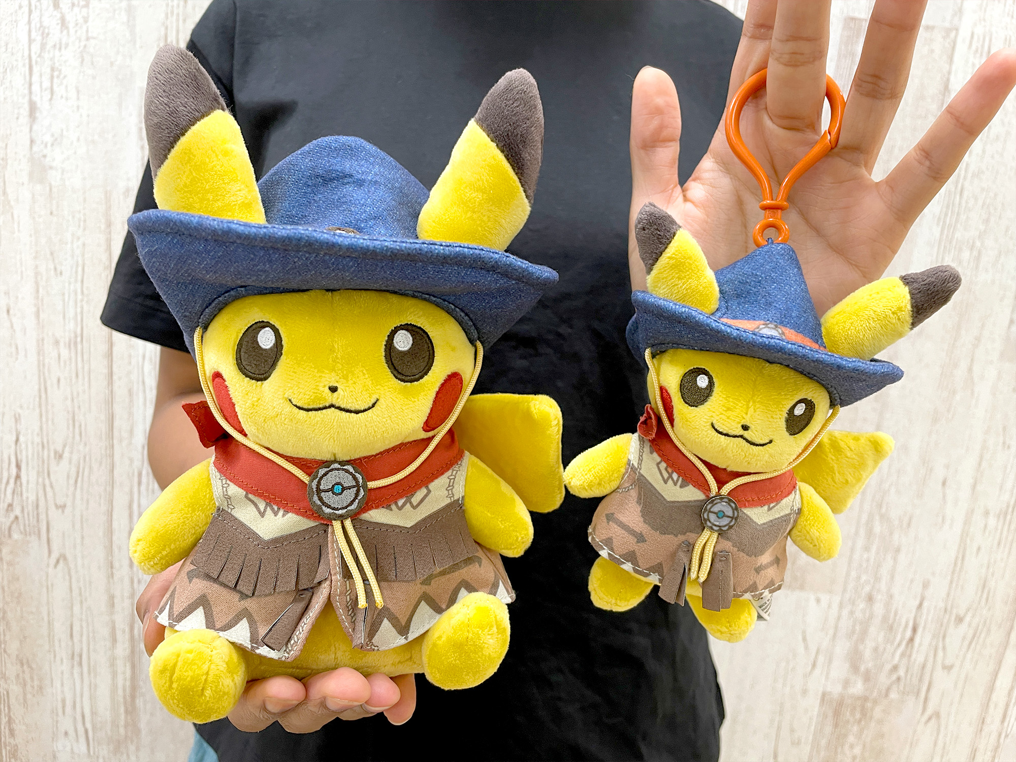 Run Run ! Desert ピカチュウ ぬいぐるみ ＆マスコット ポケモン マスコット Run Run ! Desert ピカチュウ ｜【公式】ポケモン