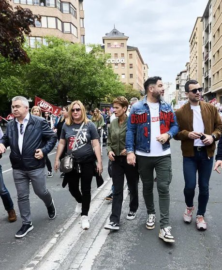rgpnav's tweet photo. Ay Ramoncín!! @rapmon266 Así te las gastabas en chaquetas de lujo de @Dsquared2 para asistir a manifestaciones del 1M en defensa de los trabajadores obreros!! Eres un
#SINVERGUENZA Que pensarán los palmeros que te acompañan en la foto de la #VERGÜENZA?? https://t.co/TkD9Zzspfg