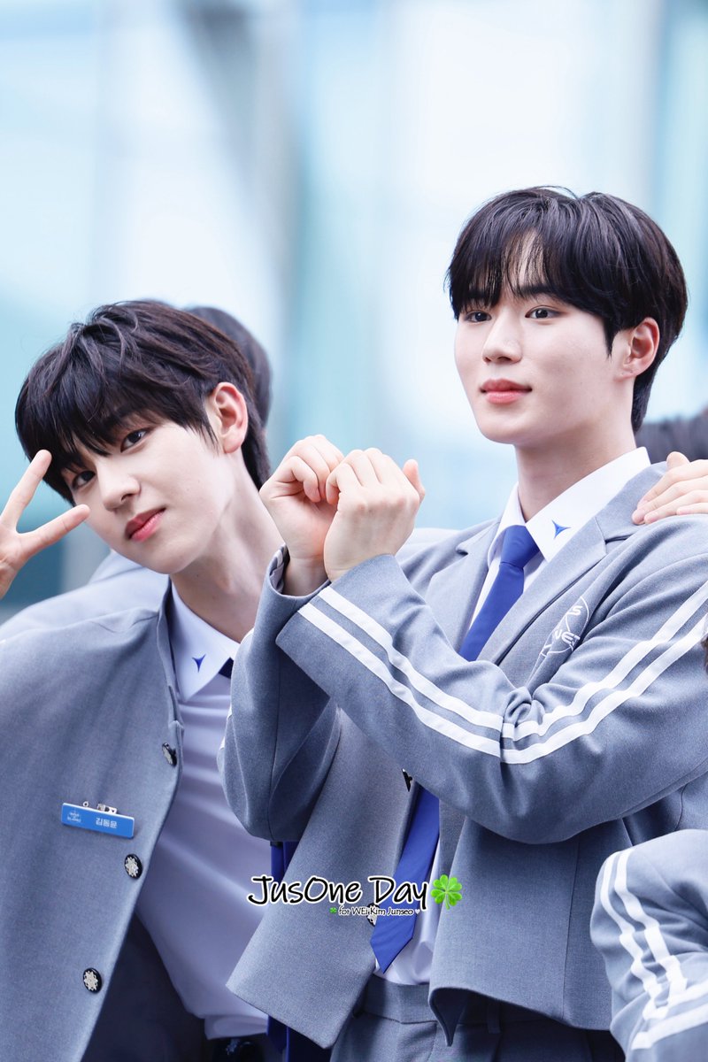 JusOneDay1120's tweet image. 250614 BOYS II PLANET OPEN STAGE
#κΉμ€μ #KIMJUNSEO
#κΉλμ€ #KIMDONGYUN
#μμμ΄ #WEi #λ리ν #DRIPPIN #BOYS2PLANET #보μ΄μ¦2νλλ
#μ€λλ_μ€μλ₯Ό_κΌ_μμν΄