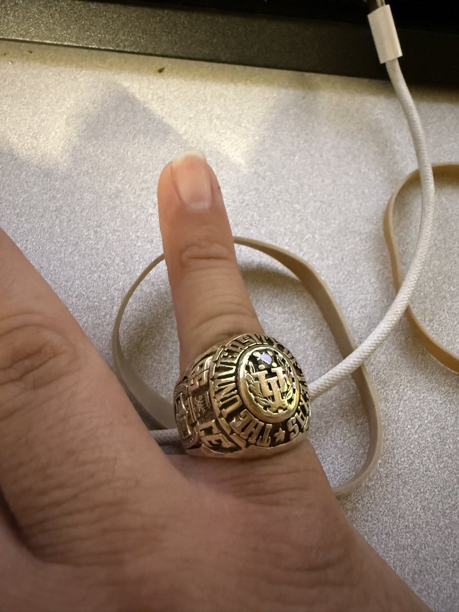 JovenFern's tweet image. I hardly wear any jewelry…but i remember the many sacrifices this one cost me…it nearly ☠️me…&amp;amp; now it barely fits😝 #civilengineering #classof2002 #HookEm  🤘🏼