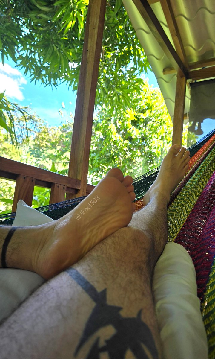 jfeet503's tweet photo. Nada como una hamaca y pies al aire 🦶🏻🦶🏻😉
#FootFetish #FeetLover #FootModel #Toes #FeetOfTwitter #FootContent #Barefoot #Soles #FootGuys #MaleFeet #FeetPic #FeetCommunity #FeetAddict #FootFocus #PiesBonitos #PiesSalvadoreños #FeticheDePies #Pies503 #ModeloDePies https://t.co/BKblX1UOGB