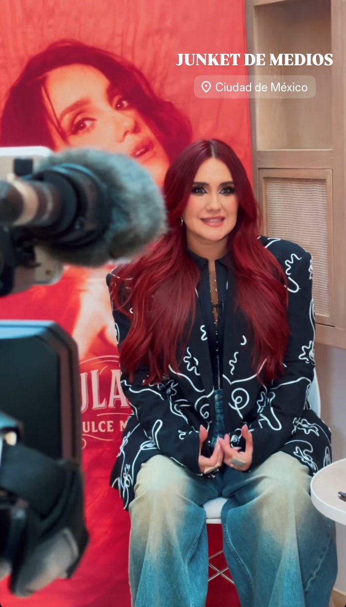 LucMooura's tweet image. A skin de uma artista pop, Dulce Maria entregando tudo nos looks.