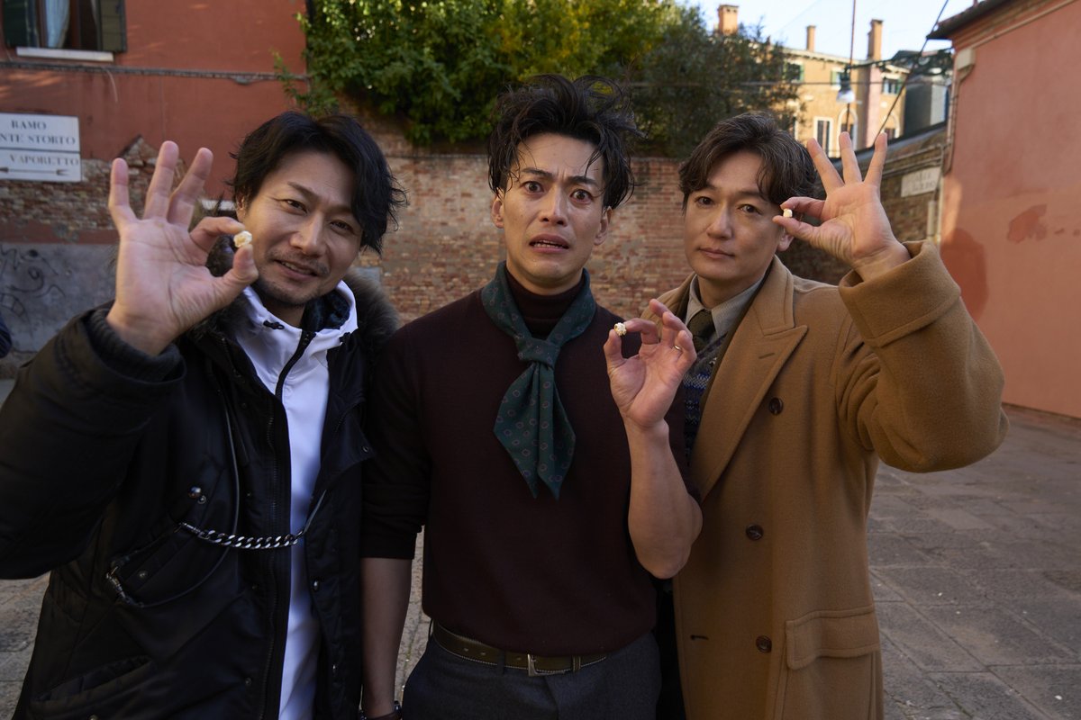 映画『#岸辺露伴は動かない懺悔室』
✐☡.... 𝐁𝐞𝐡𝐢𝐧𝐝 𝐓𝐡𝐞 𝐒𝐜𝐞𝐧𝐞𝐬 ◈◈

話題沸騰のポップコーンバトル🍿

#大東駿介 さんは
2日間にわたって何百投と
ポップコーンを投げ続けられました…！

神経を研ぎ澄ませた撮影に
終了後は拍手が湧き起こったそう👏

ラストは #戸次重幸 さん、