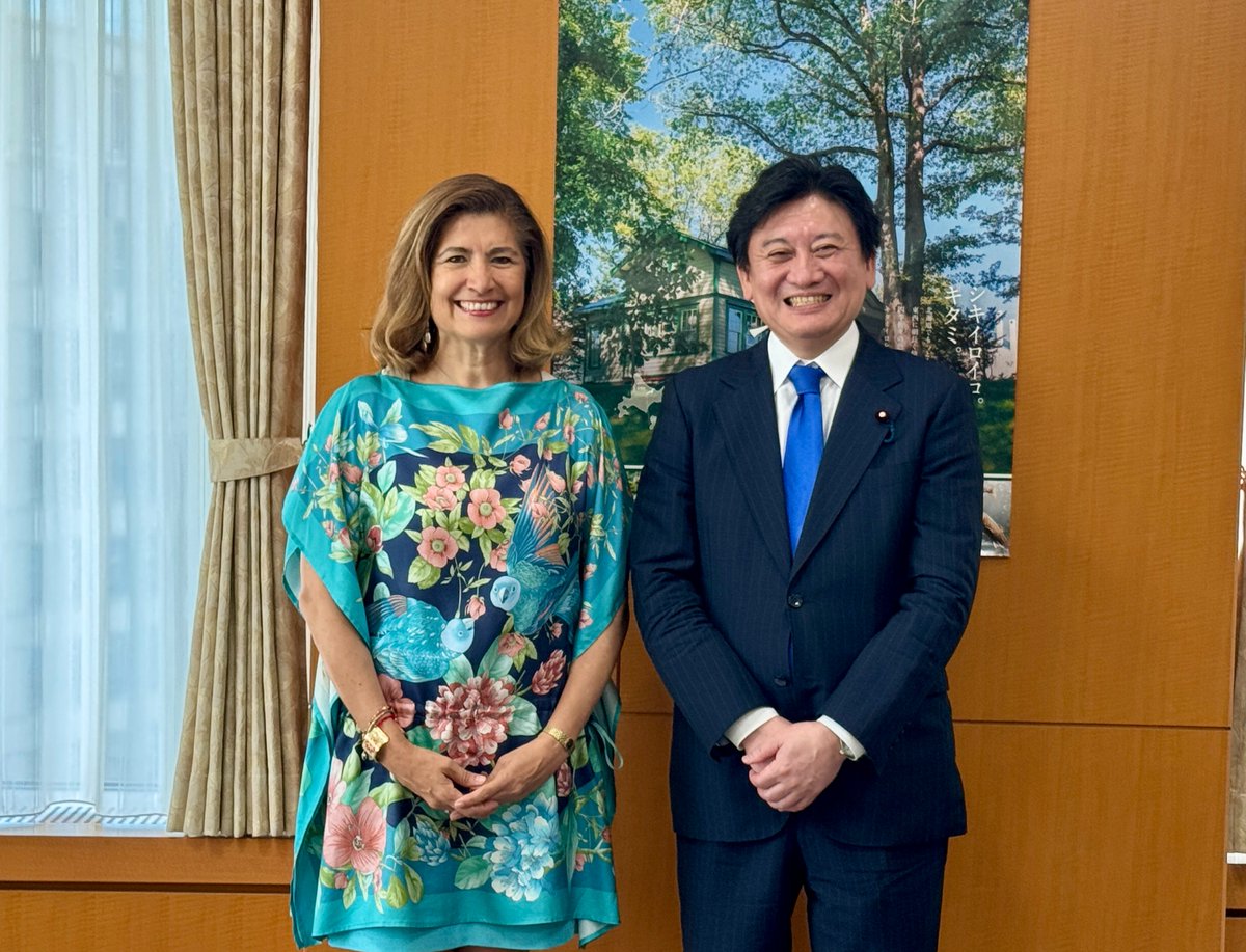 メキシコ大使館 🇲🇽 (@embamexjp) on Twitter photo La candidata mexicana a la Dirección General de <a href="/UNESCO/">UNESCO 🏛️ #Education #Sciences #Culture 🇺🇳</a>, @Gabramosp, se reunió con el Min. de Estado Arata Takebe de <a href="/mextjapan/">文部科学省 MEXT</a>.
Conversaron acerca del papel de <a href="/UNESCO/">UNESCO 🏛️ #Education #Sciences #Culture 🇺🇳</a> ante los retos globales, y sobre como reforzar la cooperación internacional en materia de cultura y educación. La candidata mexicana a la Dirección General de <a href="/UNESCO/">UNESCO 🏛️ #Education #Sciences #Culture 🇺🇳</a>, @Gabramosp, se reunió con el Min. de Estado Arata Takebe de <a href="/mextjapan/">文部科学省 MEXT</a>.
Conversaron acerca del papel de <a href="/UNESCO/">UNESCO 🏛️ #Education #Sciences #Culture 🇺🇳</a> ante los retos globales, y sobre como reforzar la cooperación internacional en materia de cultura y educación.