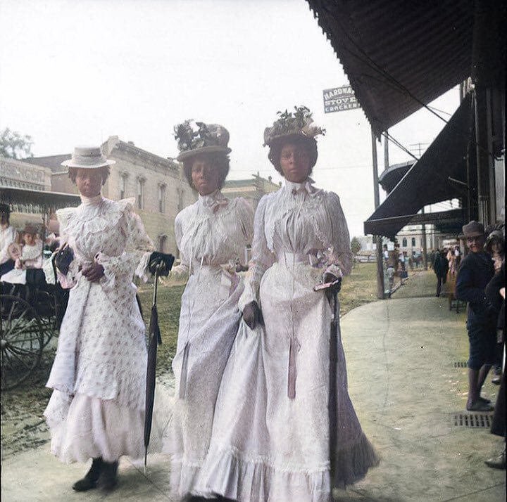 AfricanArchives's tweet photo. Three Women in Marshall, Texas, 1899. https://t.co/cQp11rGGMa